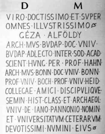 DIS MANIBUS tabula | DIS MANIBUS | viro doctissimo et super omnes